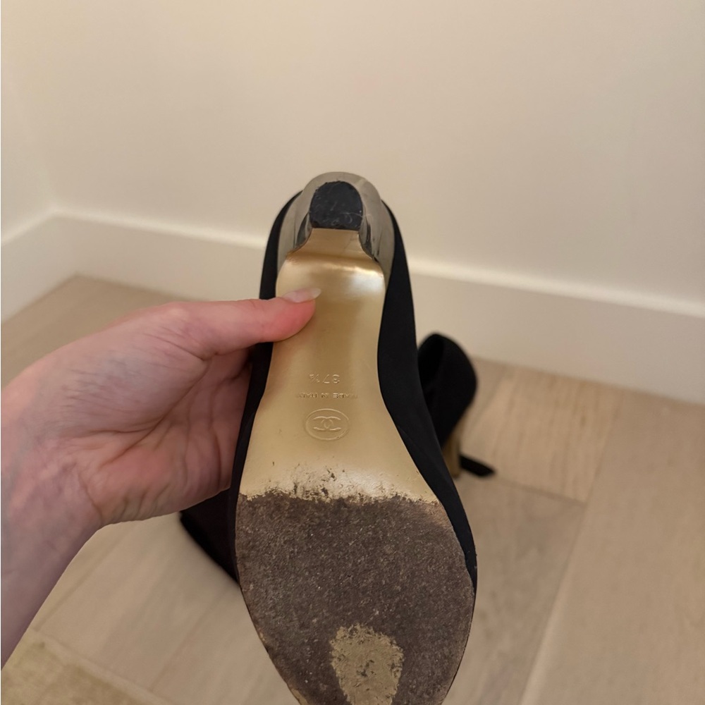 CHANEL Black Heels with Gold Accents - Picture 9 of 10